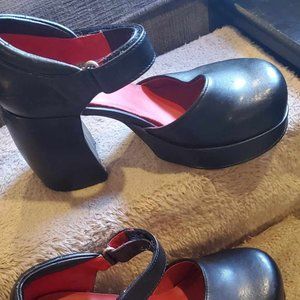 Bass Heeled Mary Jane platform size 6 1/2 black